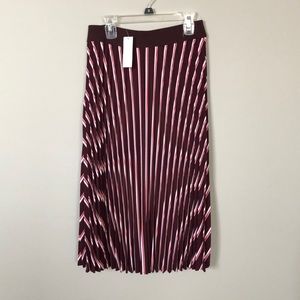 New York & Company pleated purple patterned skirt